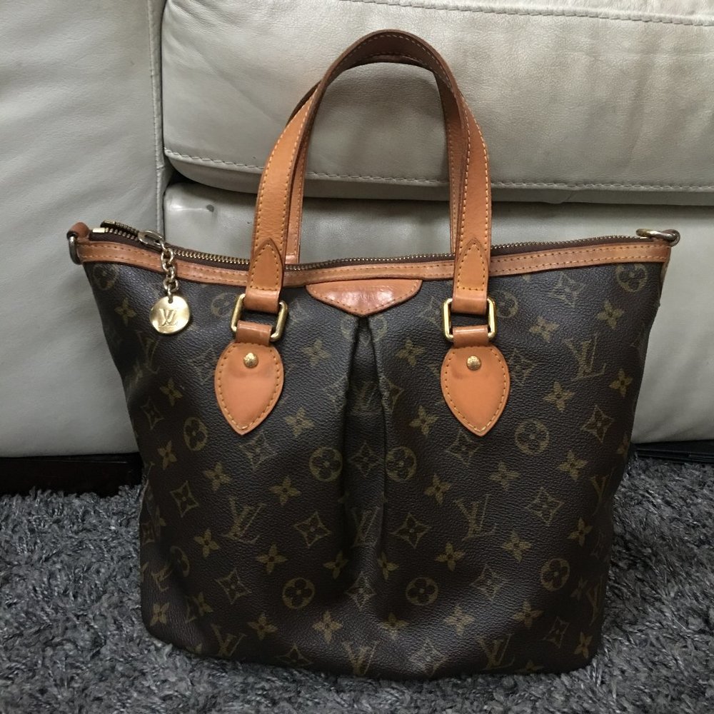 Gorgeous Louis Vuitton Palermo/Crossbody in Monogram - Picture 9 of 9
